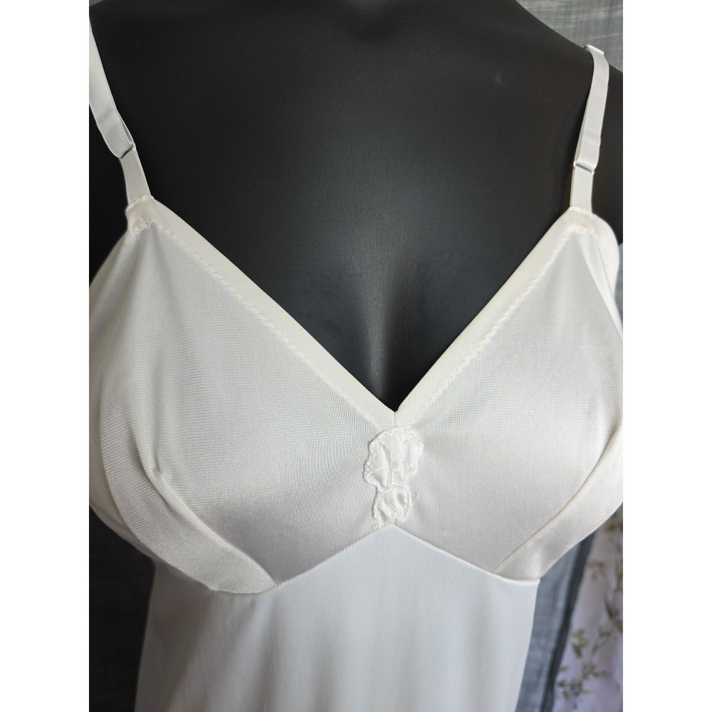 Vintage Vanity Fair Full Slip Antron III Nylon Size 34 Ivory White Fairy Prairie - Picture 11 of 14